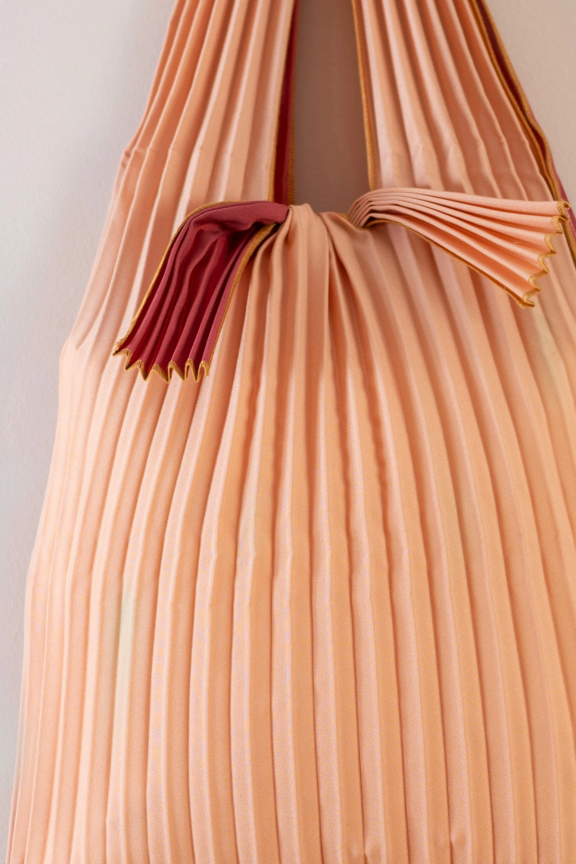Vertical Pleated Small Tote Bag - Turkey Red